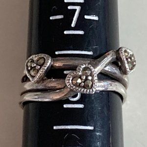 Pretty vintage CW 3 marcasite filled hearts on sterling silver ring